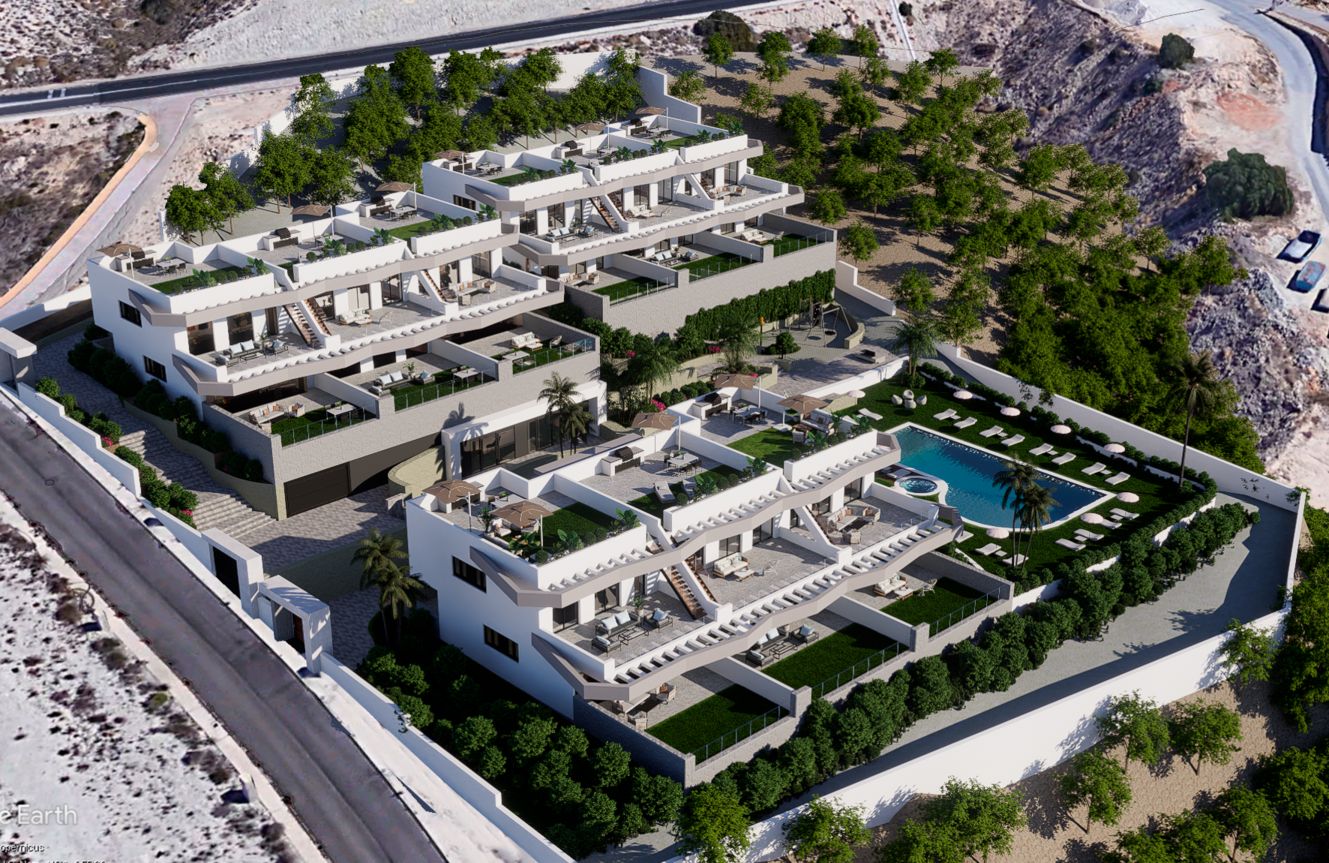 Finestrat: Geschakelde nieuwbouw villa met groot terras en zeezicht