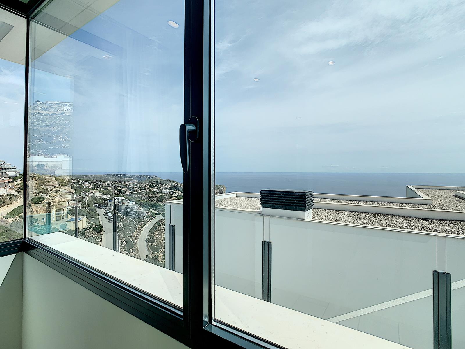 Benitachell: Excellent modern villa with phenomenal sea views