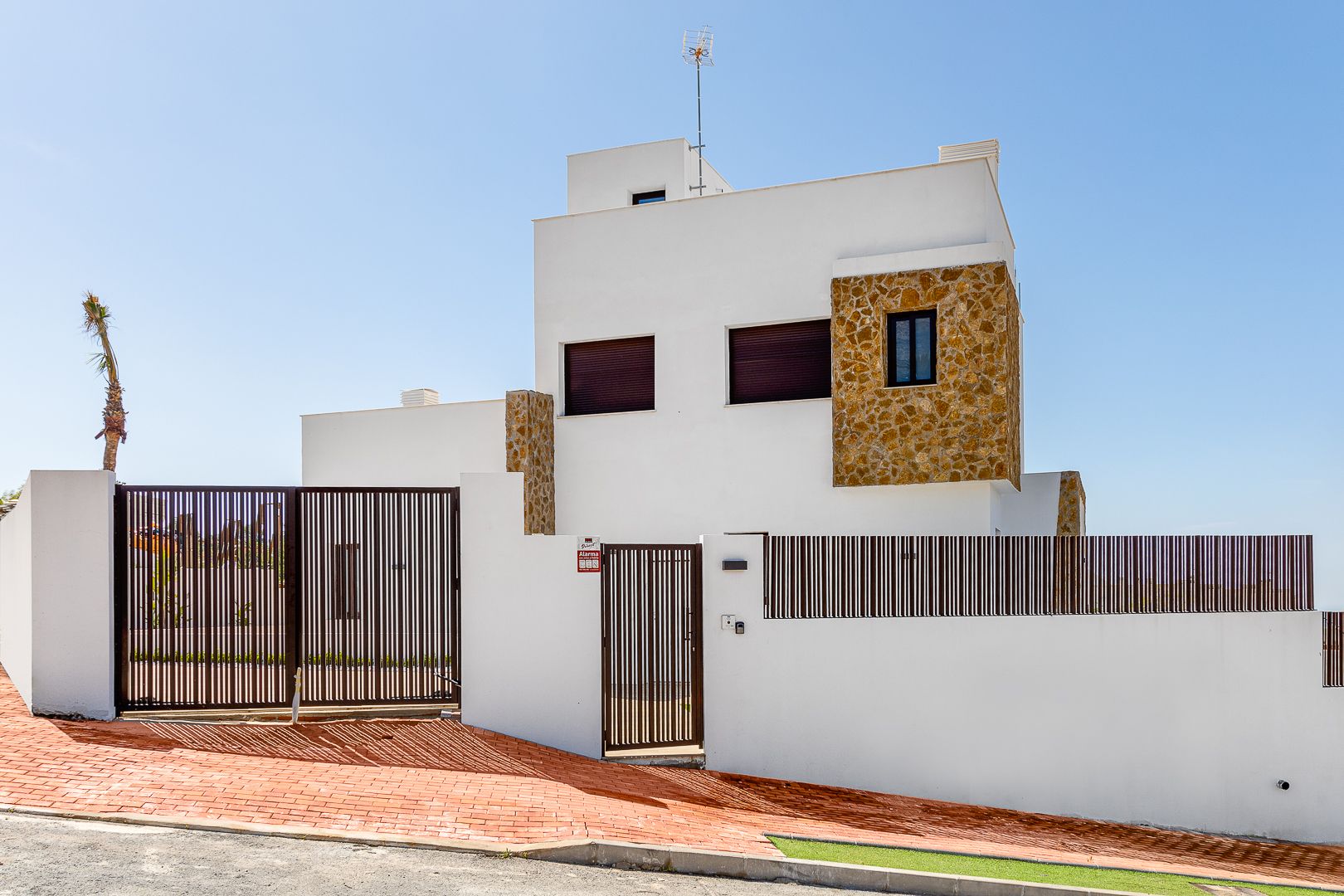 Finestrat: Villa moderna de nueva construcción con 3 dormitorios