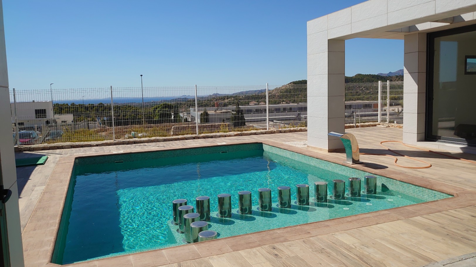 Finestrat: Beautiful new build villa with an open view