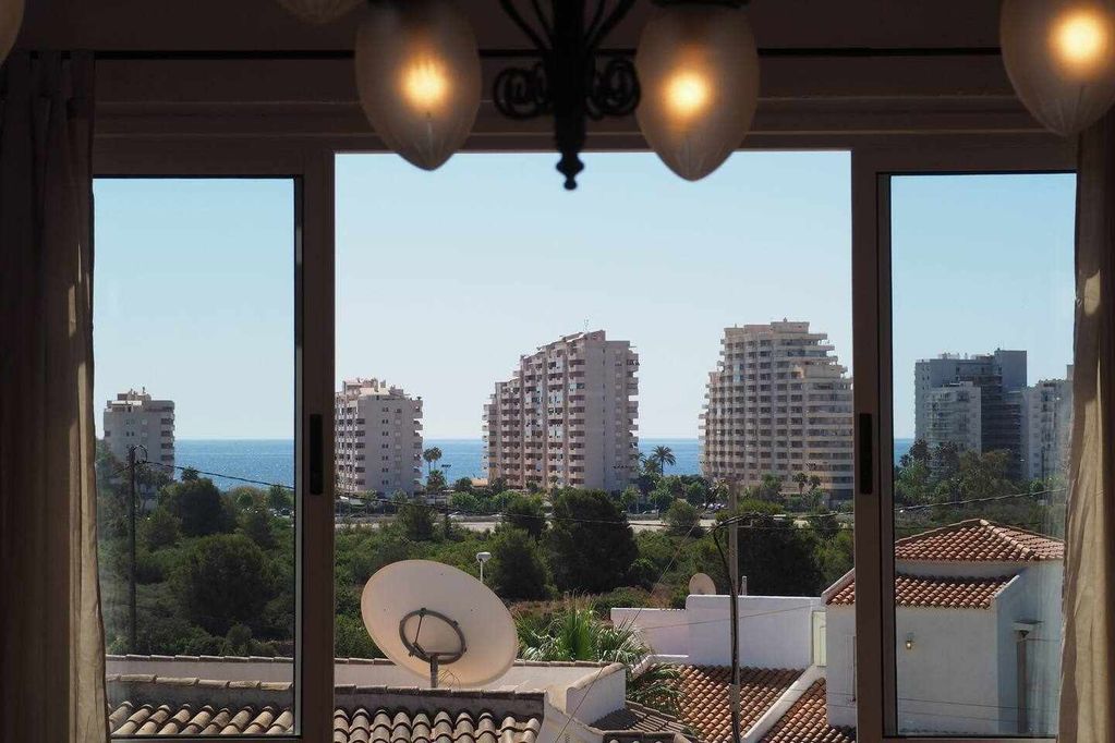Calpe: Spacious villa with sea views