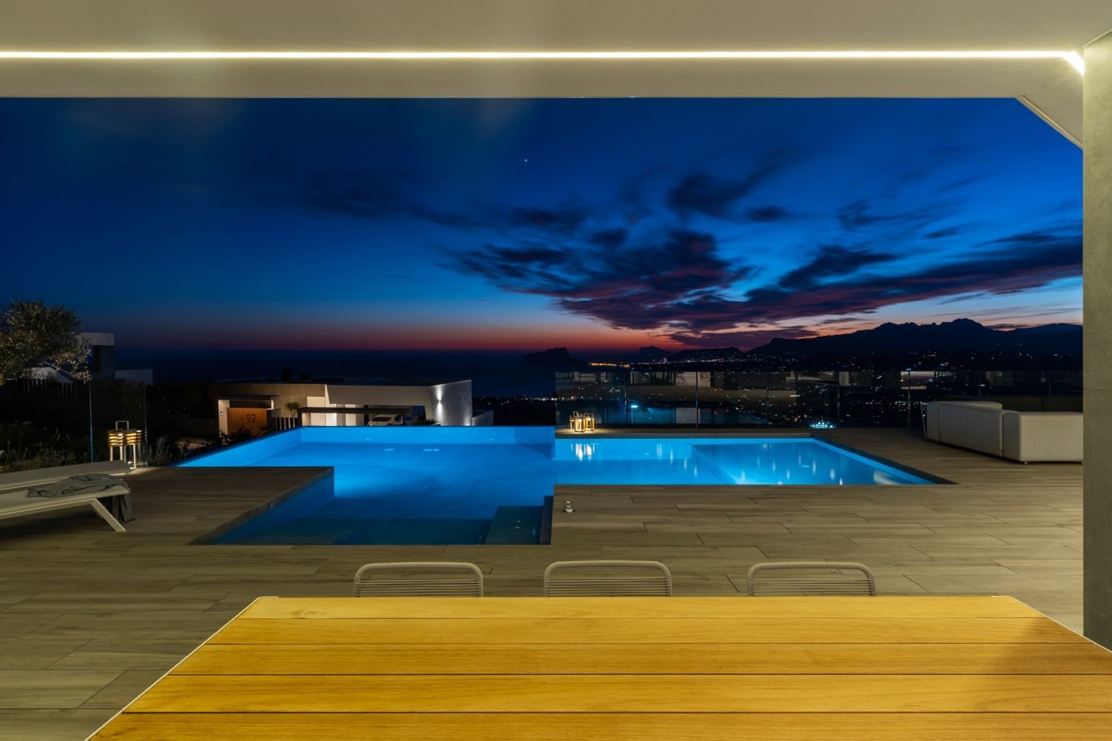 Cumbre del Sol : Luxueuse et moderne villa neuve avec vue imprenable