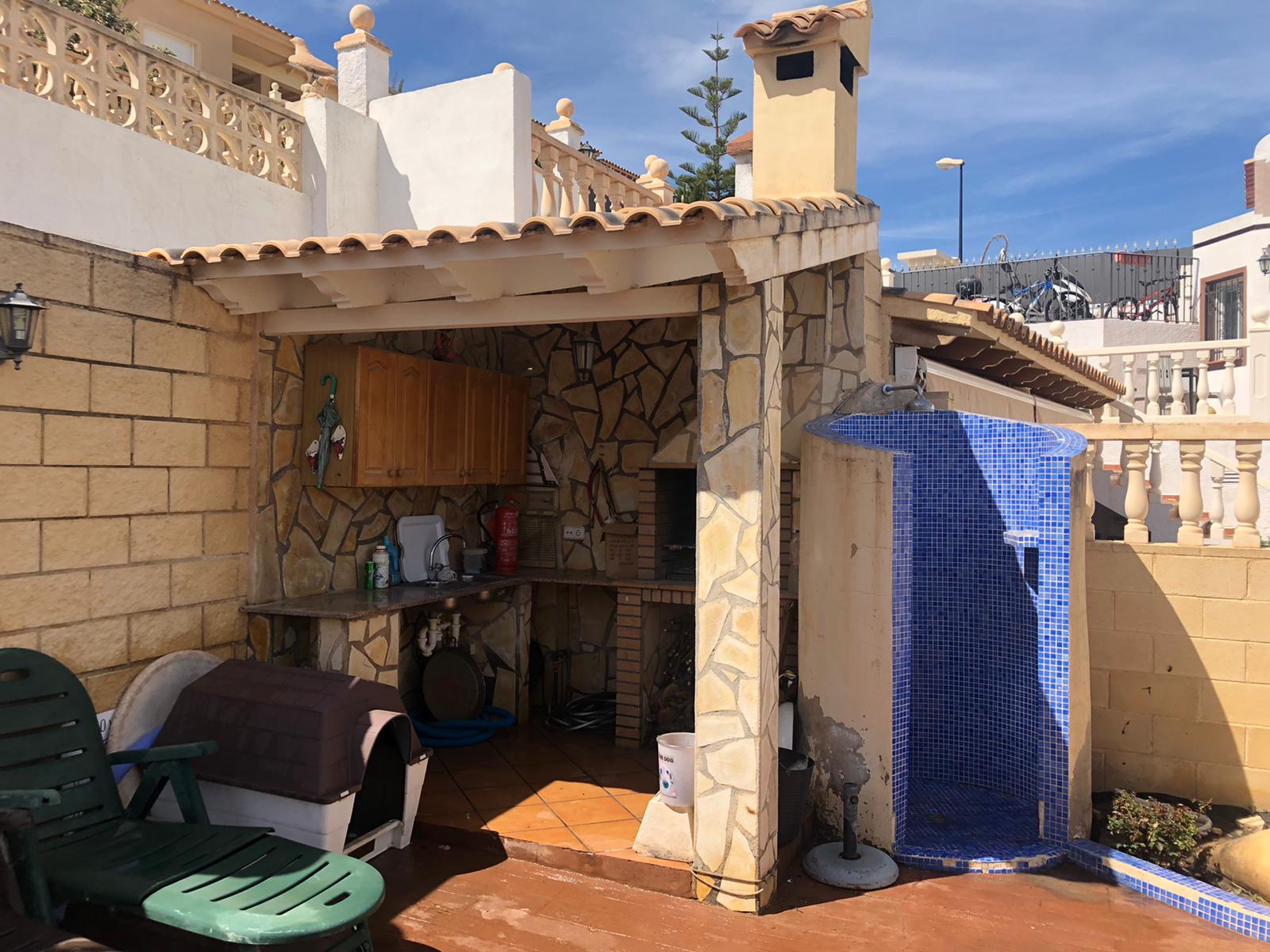 La Nucia: Amplia casa adosada de 3 dormitorios