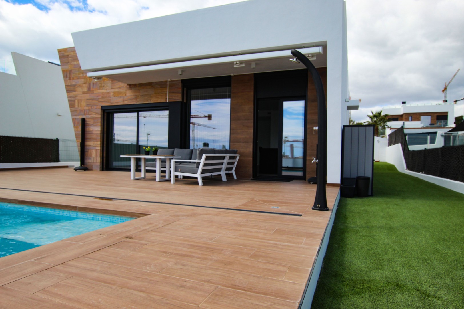 Finestrat: Ideaal gelegen nieuwbouw villa met privé zwembad