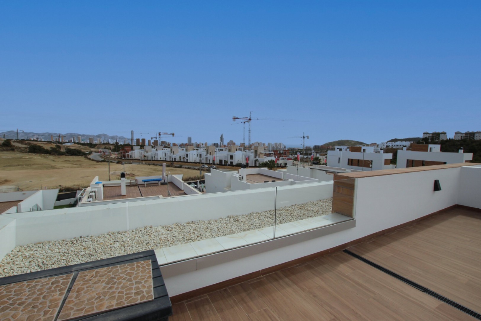 Finestrat: Ideally located new build villa with private pool
