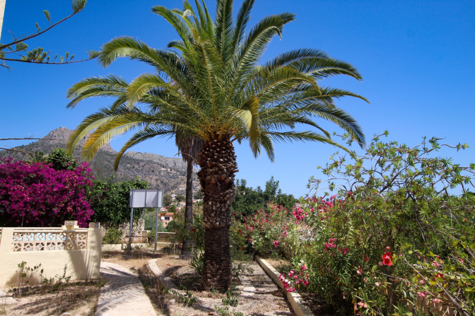 Calpe: Villa with a breathtaking view of the sea and Penon D'Ifach right by Puerto Blanco.