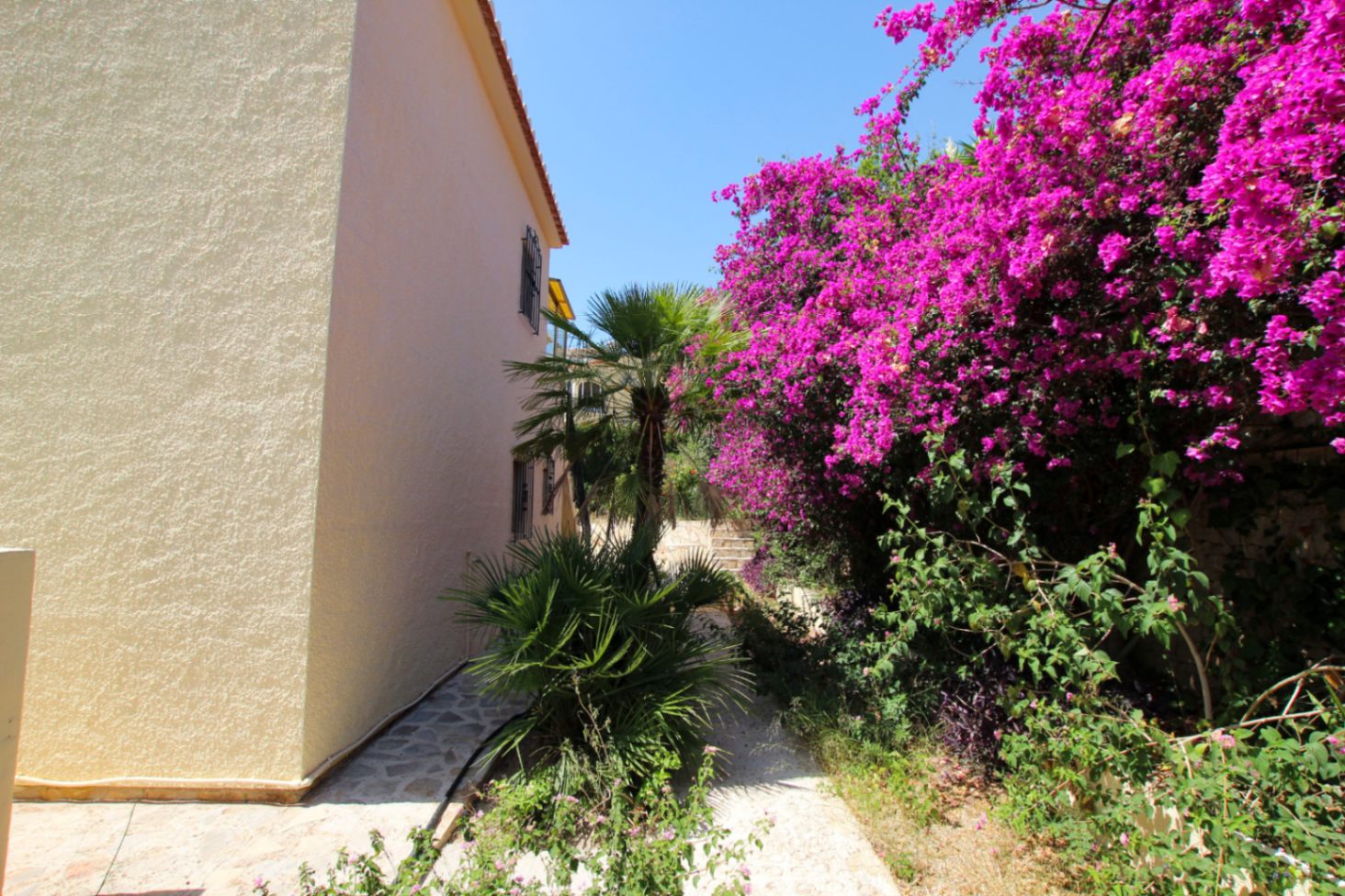 Calpe: Villa with a breathtaking view of the sea and Penon D'Ifach right by Puerto Blanco.