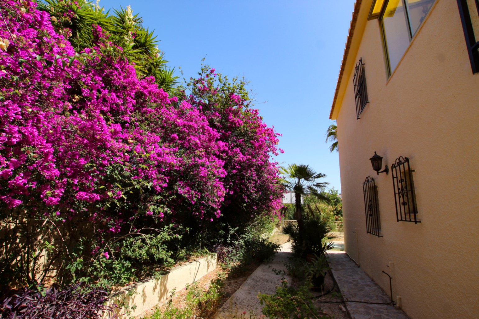 Calpe: Villa with a breathtaking view of the sea and Penon D'Ifach right by Puerto Blanco.