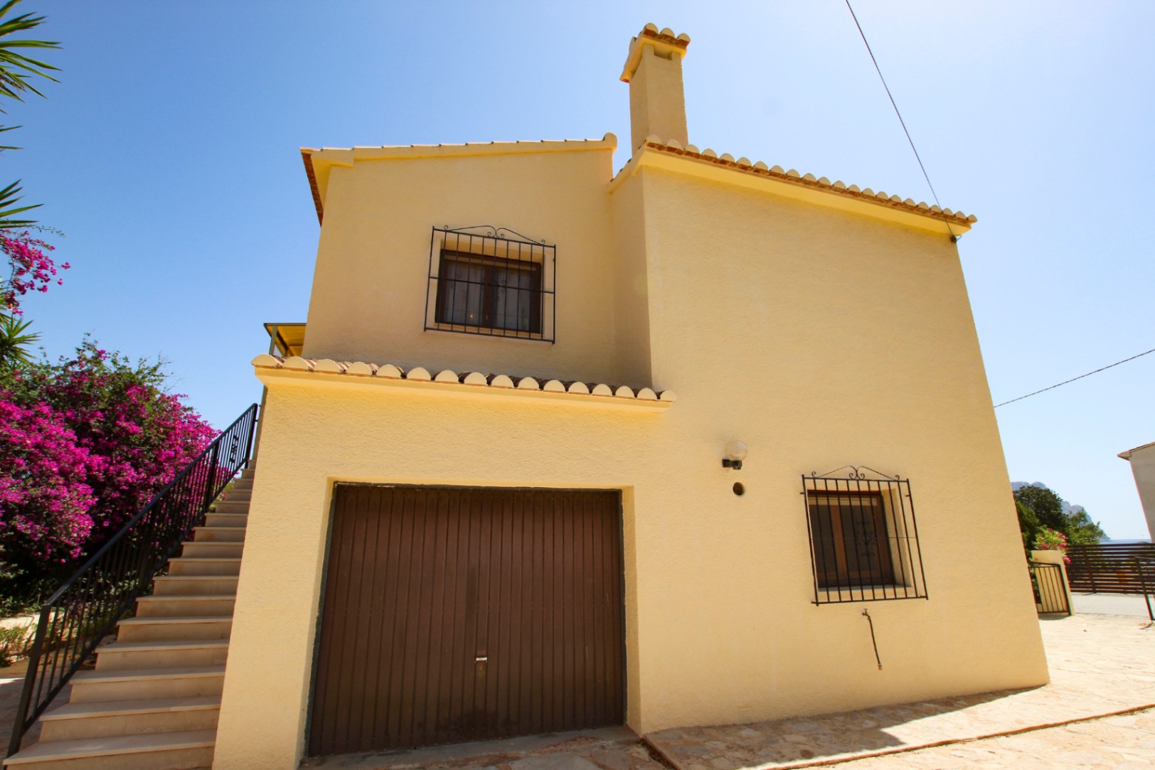 Calpe: Villa with a breathtaking view of the sea and Penon D'Ifach right by Puerto Blanco.