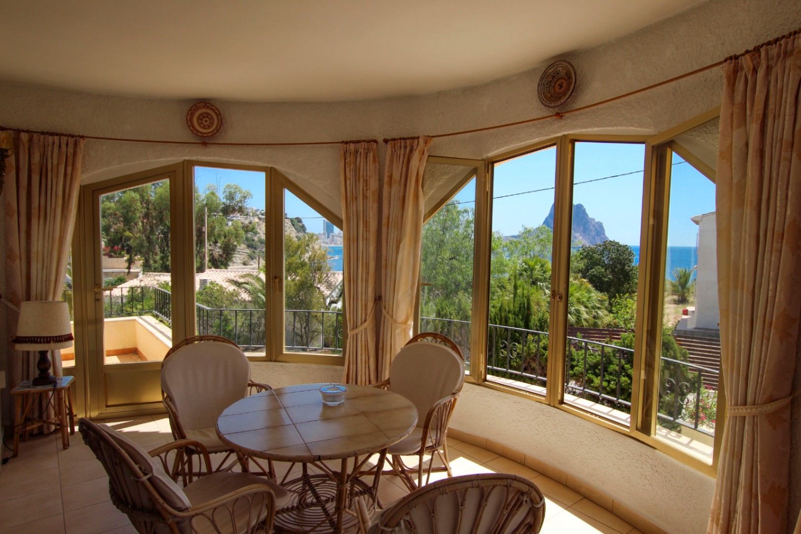 Calpe: Villa with a breathtaking view of the sea and Penon D'Ifach right by Puerto Blanco.