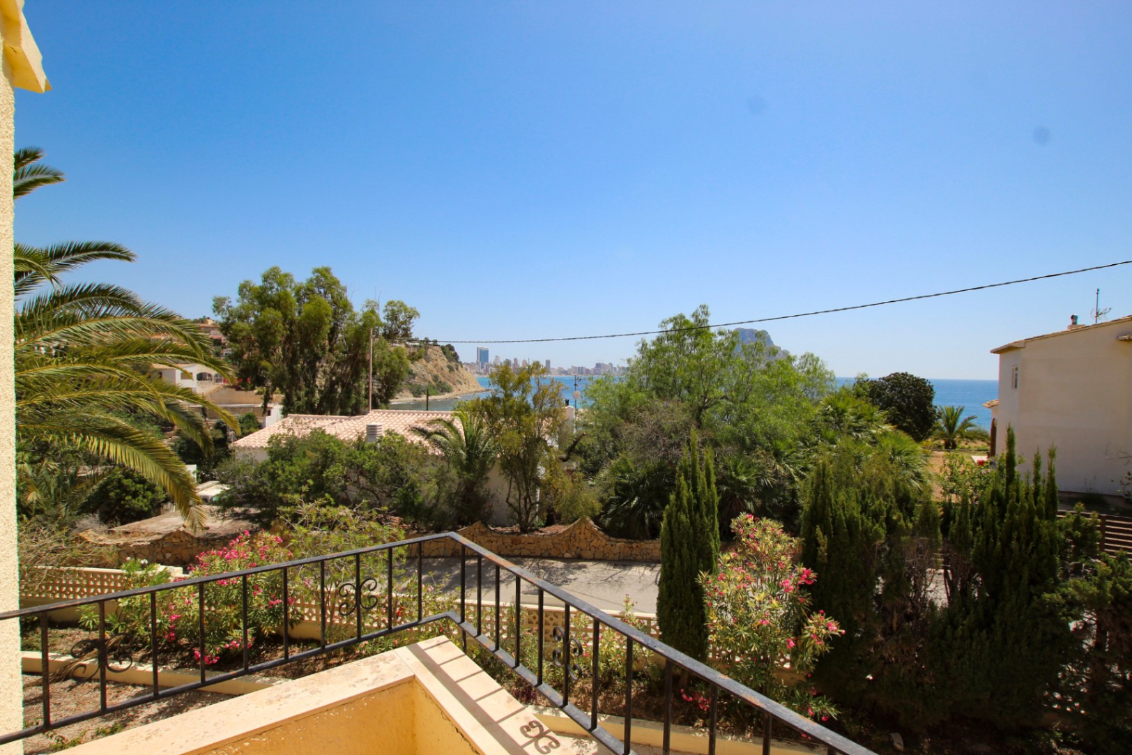 Calpe: Villa with a breathtaking view of the sea and Penon D'Ifach right by Puerto Blanco.