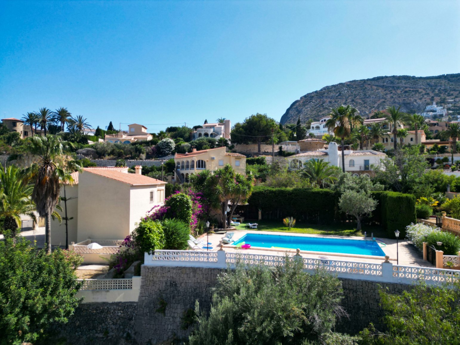 Calpe: Villa with a breathtaking view of the sea and Penon D'Ifach right by Puerto Blanco.