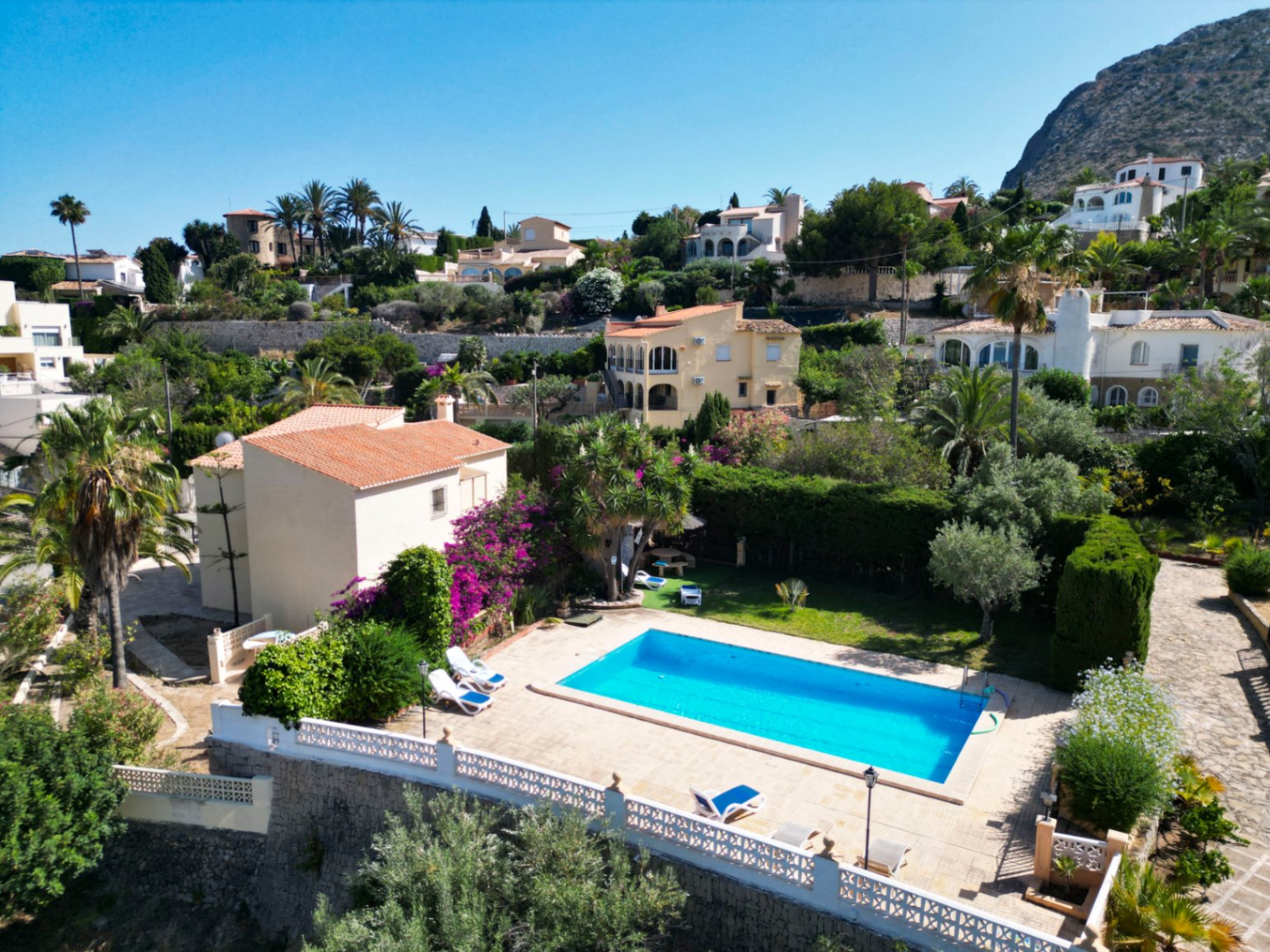 Calpe: Villa with a breathtaking view of the sea and Penon D'Ifach right by Puerto Blanco.