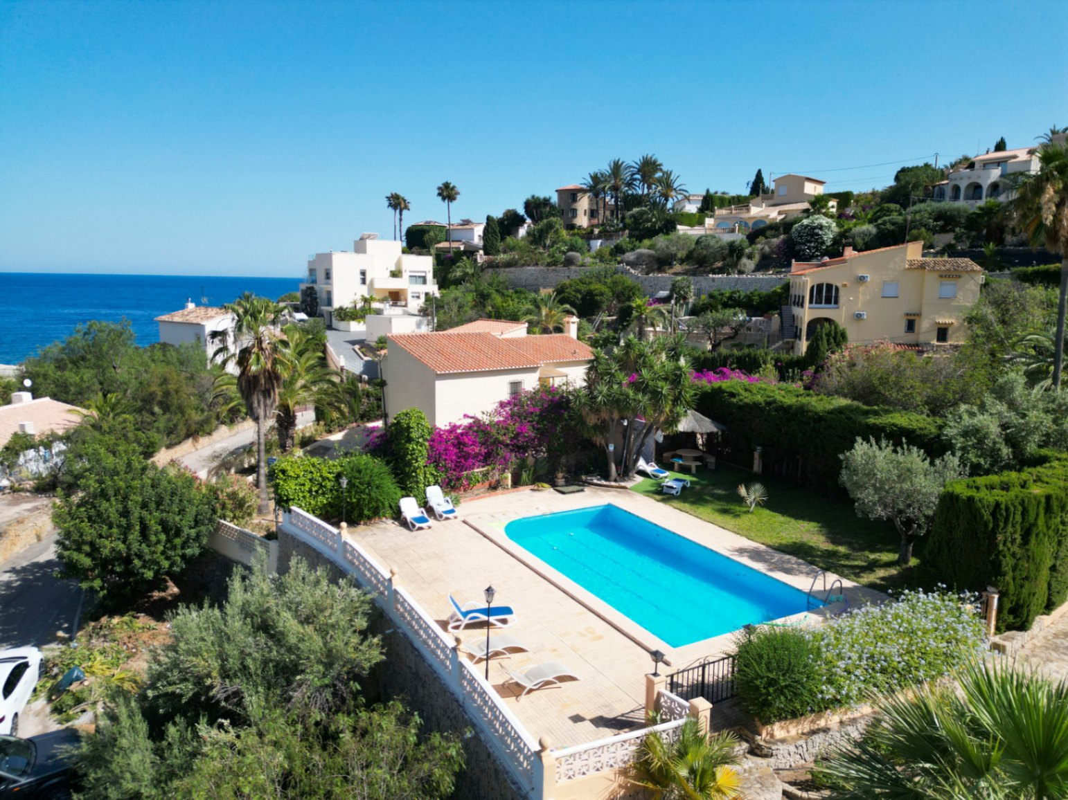 Calpe: Villa with a breathtaking view of the sea and Penon D'Ifach right by Puerto Blanco.