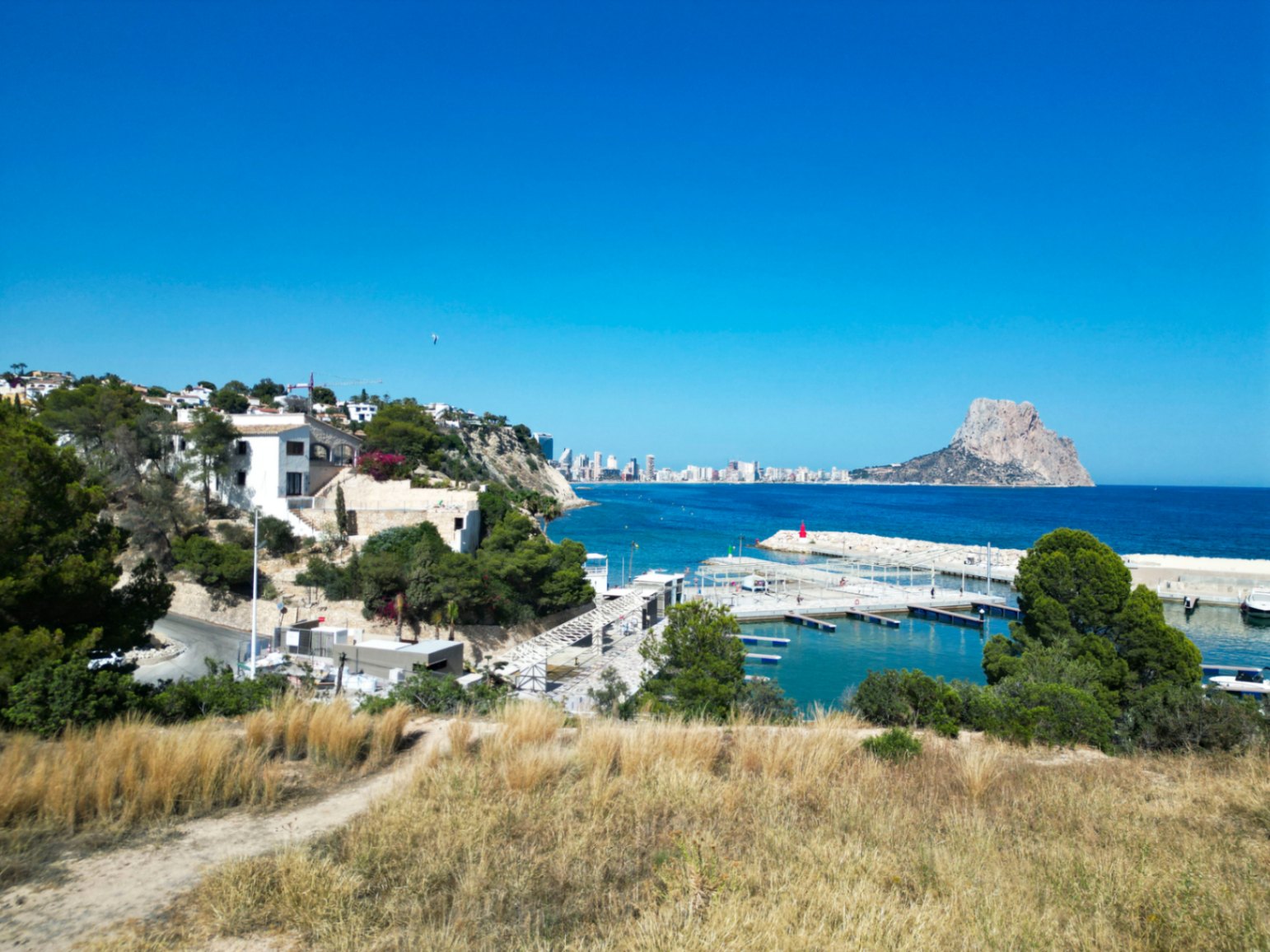 Calpe: Villa with a breathtaking view of the sea and Penon D'Ifach right by Puerto Blanco.