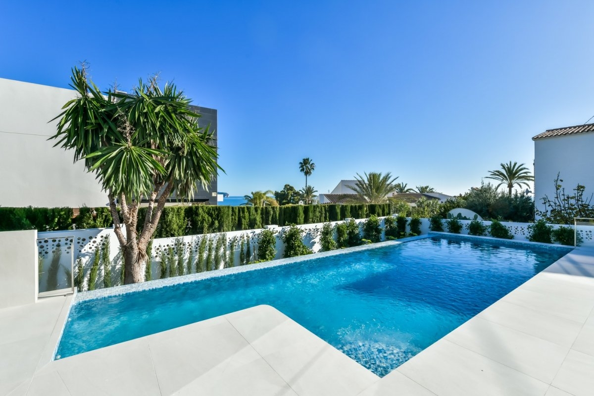 Calpe: Modern villa with fantastic sea views