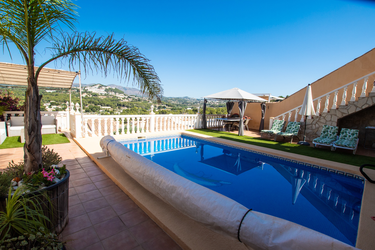 Calpe: Beautiful terraced house with stunning mountain views