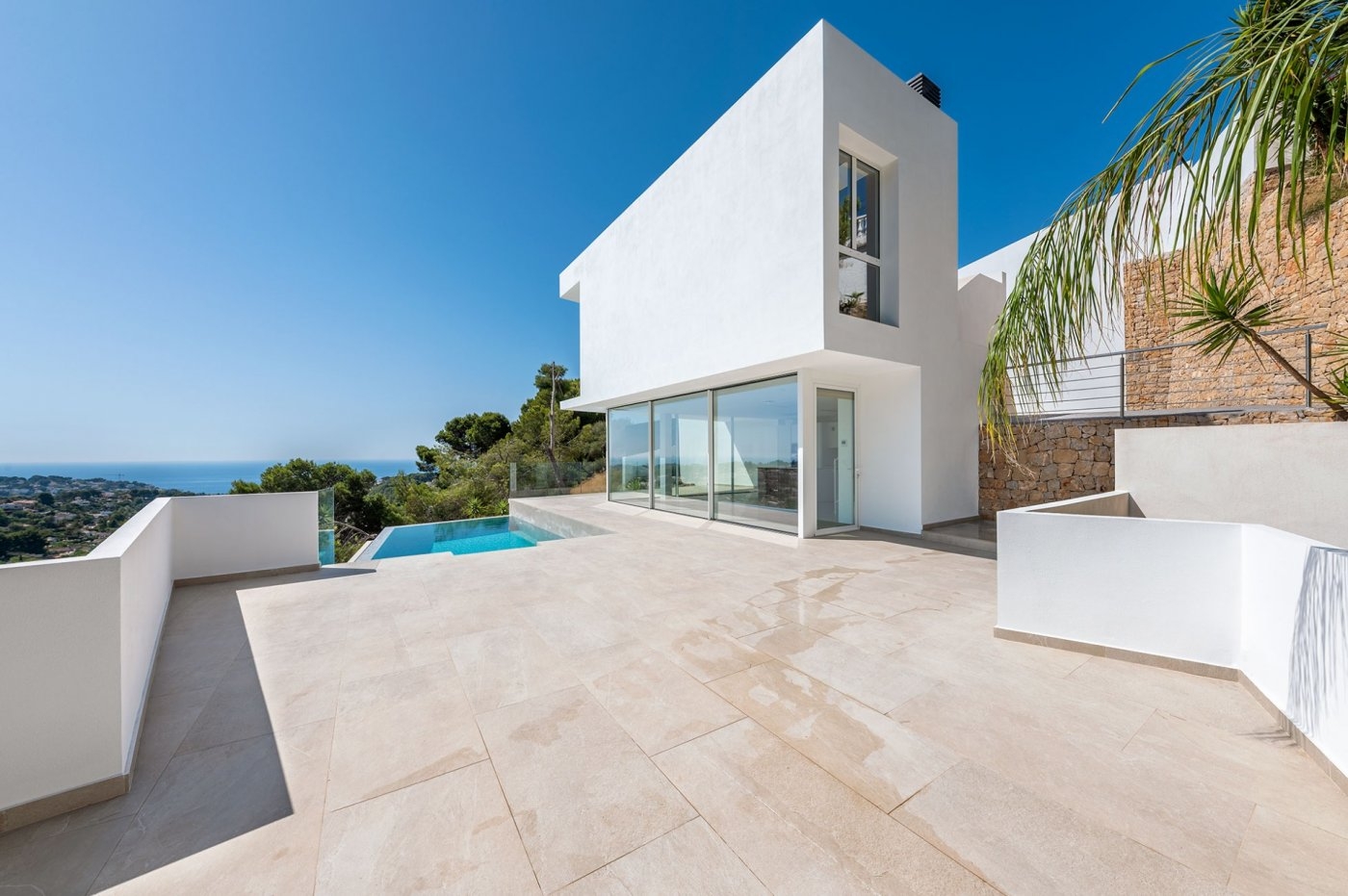 Benissa Costa: Moderna villa de lujo con vistas panorámicas al mar