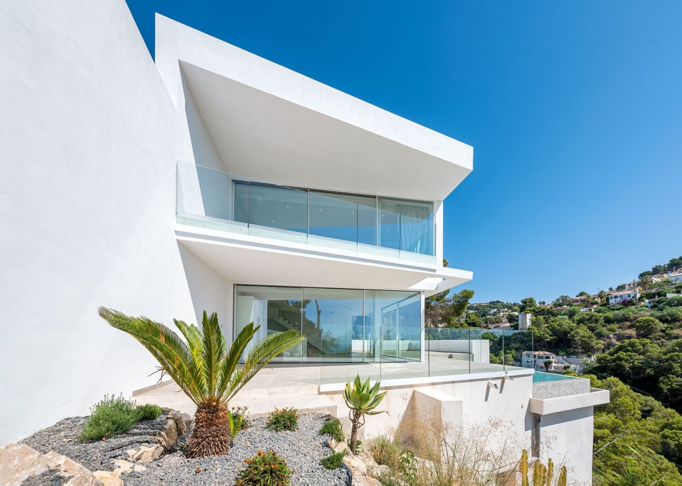 Benissa Costa: Moderne luxe villa met panoramisch zeezicht