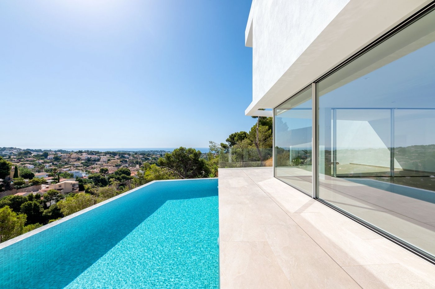 Benissa Costa: Moderne luxe villa met panoramisch zeezicht