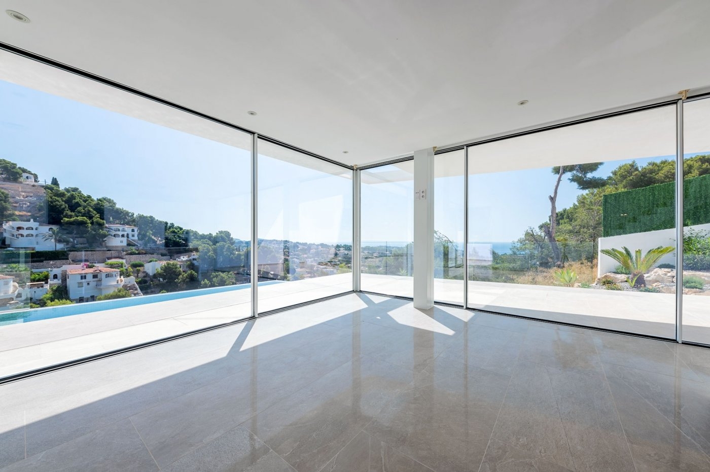 Benissa Costa: Moderna villa de lujo con vistas panorámicas al mar
